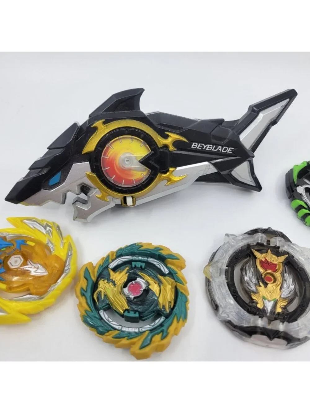 BEYBLADE Takara Tomy Huge Bulk Lot of 32 Pieces Metal
